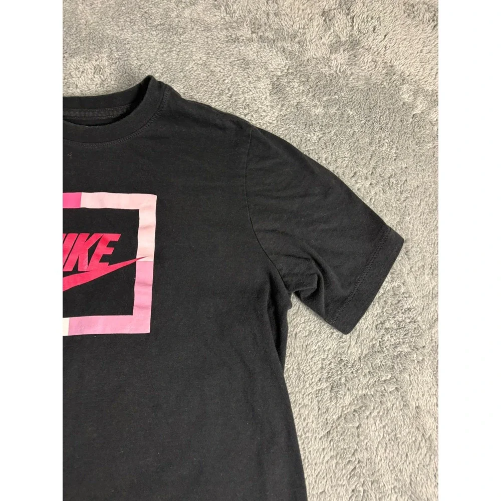 Nike The Nike Tee Black Pink Graphic Box Logo T-Shirt XL Boys Kids